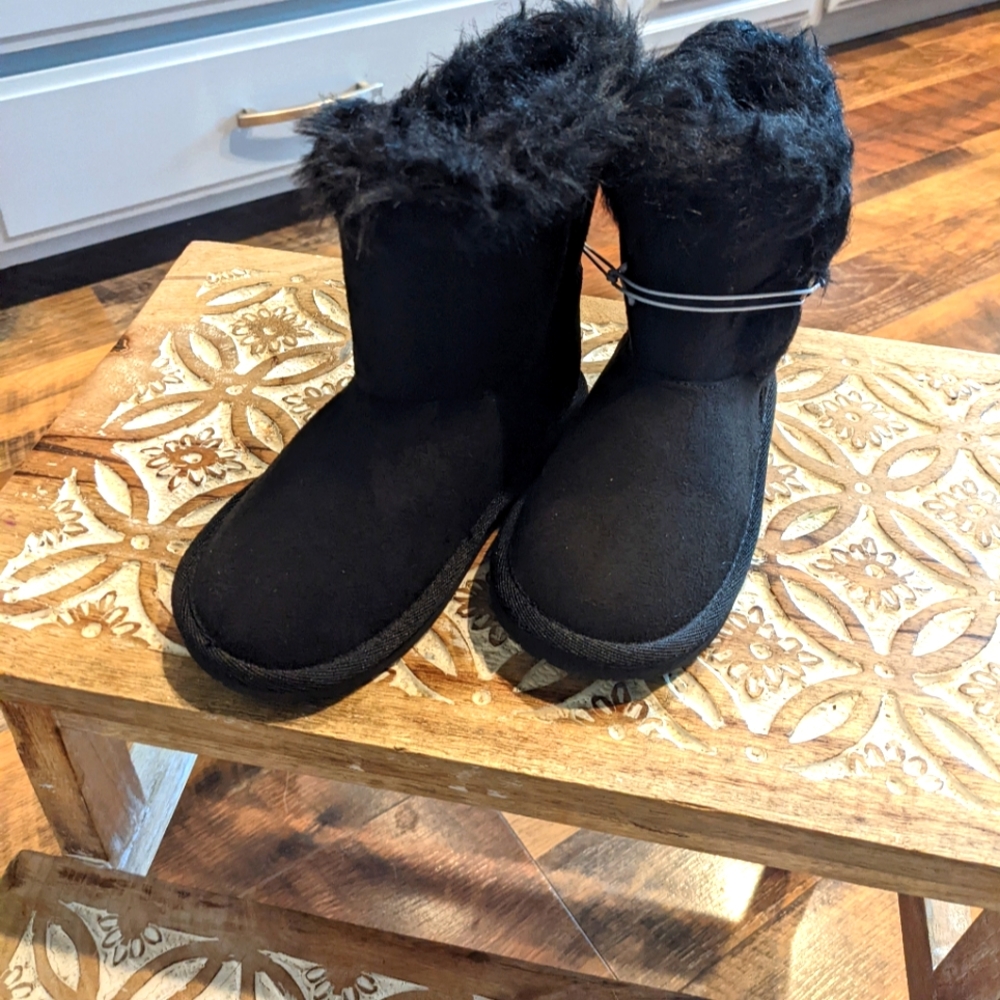 Toddler size 9 black boots